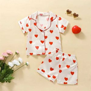 Pyjama's 1-6y kinderpajama set met hartvormige gedrukte revers en korte mouwen bovenste elastische taille en korte mouwen pyjama setl2405