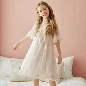 Pajamas 2022 Nouveau Girls de printemps Summer Home Wear Sweet Princess Style Girls NightRss Clourn Sleeve Lace Fin Night Dress Soft Breathable T240509