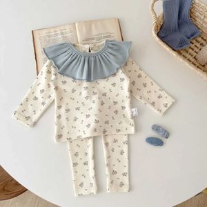 Pyjamas Baby Girl and Boy Clothing Set Floral Print Top+broek+Bib 3-delige baby Toddler Pyjamas Lounge Childrens Strak passende kleding 6M-5Y D240515