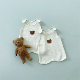 Pijamas para bebés, sacos de dormir para niños pequeños, chaleco sin mangas de gasa de algodón, saco de dormir de oso antipatadas para niñas nacidas, vestidos para niños 230322