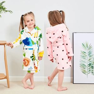 Pyjamas garçons filles peignoir à capuche serviette coton flanelle pyjamas robes de bain vêtements de bébé pour enfants vêtements de nuit chemise de nuit de dessin animé pour enfants 231006