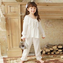 Pijamas Niños Niñas Lolita Conjuntos de pijamas de encaje bordado Royal Style Tops Pantalones Vintage Toddler Kids Pijamas set Sleep Loungewear 230711