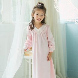 Pyjamas Robe Lolita pour filles pour enfants Chemises de nuit princesse roses Chemises de nuit vintage à col en V. Chemise de nuit de style courtois pour enfants Vêtements de nuit de salon 231129