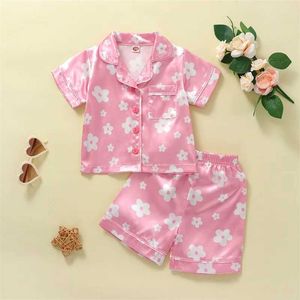 Pyjamas Childrens and Girls Summer Pyjama Set met korte mouwen Rapel kraag bloemengedrukte knop Top en losse shorts D240515