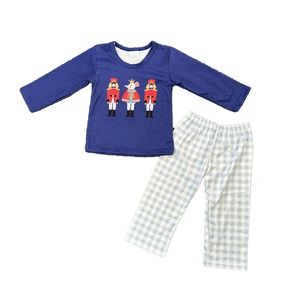 Pyjama Kerstpyjamaset voor jongens en meisjes met lange mouwen en broek Notenkrakerpatroon bedrukte melkzijde stof aangepaste stijl 231117