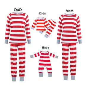 Pyjama's Bijpassende familiekleding Kerstpyjama's Set Moeder Vader Kinderen Zoon Tweedelige outfits Rood gestreepte pyjama Nachtkleding 231202
