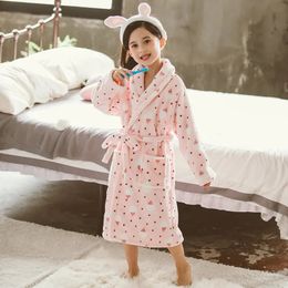 Pyjama Mode Kinderen Badjassen Herfst Winter Kinderen Badjas Cartoon Flanel Bathgrowns Meisje Zachte Riem Pyjama Szlafrok Peignoir 231122