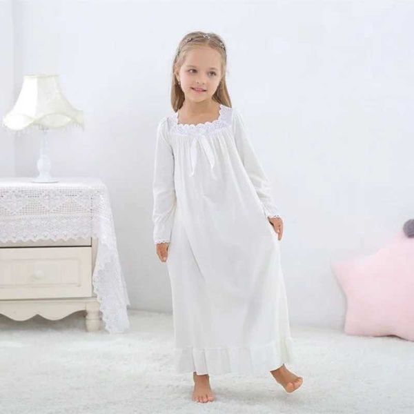 Pyjamas girl nightgown vêtements de nuit enfants robe pyjama robe double face en peluche longues filles princesse de nuit princesse à domicile pour enfants T240509