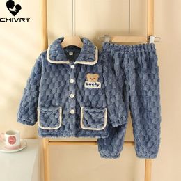 Pijamas Niños Niños Niñas Otoño Invierno Franela Espesar Pijamas Bebé Dibujos animados Manga larga Solapa Tops con pantalones Ropa para dormir Conjuntos 231031