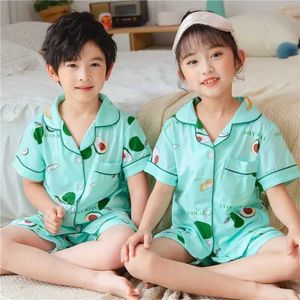 Pyjamas Koreaanse jongens en meisjes pyjama ingesteld voor kinderen 1 tot 2 3 4 5 6 7 8 9 10 11 12 Summer Green Avocado Childrens Pyjamas met knoppen WX5.21