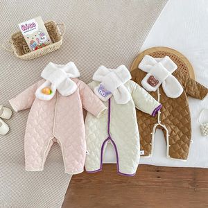 Pyjama Koreaanse Ins Baby Meisjes Romper Sjaal 2 STUKS Pak Baby Pluche Verdikte Geruite Katoenen Romper Bovenkleding Gedrukt Uitlaat 231122