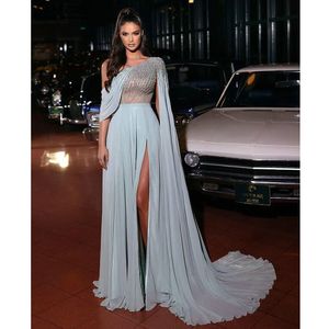 Bleu pâle Illuision Haute Split Dubaï Robes De Soirée Une Épaule Perles Cristal Rubans Saoudien Arabe Robe De Bal Occasion