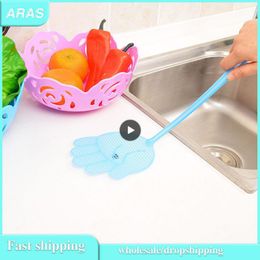 Palm Shaped Flyswatter Plastic Fly Swatters Mosquito Pest Control Insect Killer Household Kitchen Accessories Random Color
