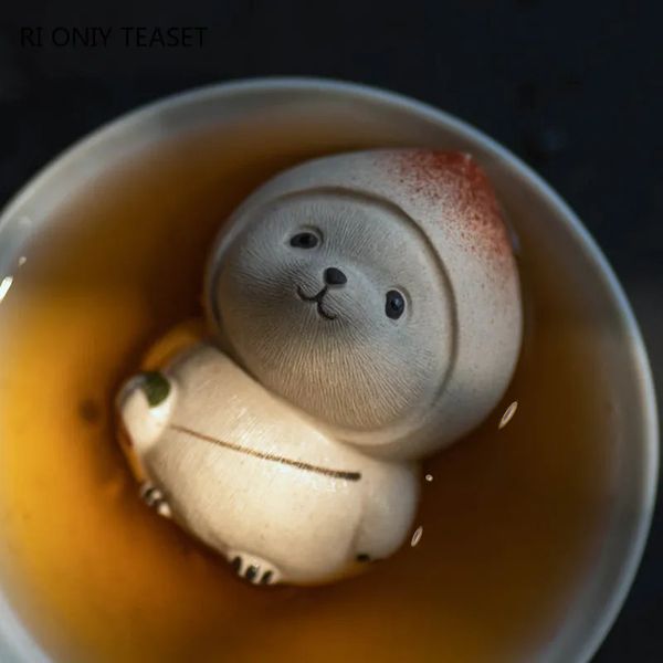 Panda thé animal de compagnie avec chapeau de pêche modèle de pêche ornements Yixing thé en argile pourpre thé pour animaux de compagnie Figurine artisanat chinois service à thé chanceux 240103