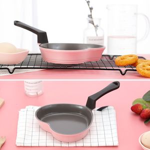 Pans Heart Shaped Frying Pan Food Breakfast Egg Ceramic NonStick Kitchen Cooking Pot Grilling Cookware Household Canteen Tool 230731