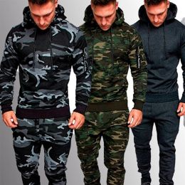 Broek 2023 Nieuwe heren camouflage tracksuit sport sport hoodies broek tweedelige set outdoor sportsak casual jogging pak sweatshirts