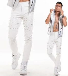 Broek Herfst Witte klinknagel pu leren broek heren hiphop 1 broek man zanger podium leren broek splice herenbroek Bied op maat