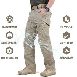 Pantalon tactique pantalon de cargaison Men plusieurs poches respirantes houstantes de combat swat swat pantalon imperméable de travail militaire armée 5xl