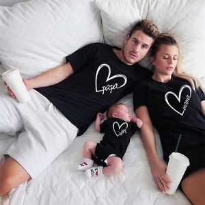 Papa Mama Family matching outfits papa mom kinderen t -shirt baby bodysuit familie look vader zoon kleding vaderdag cadeau 220531