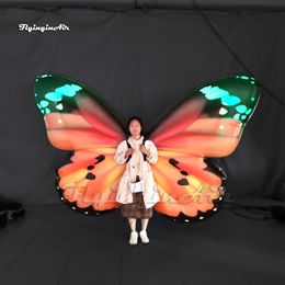 Parade Performance Walking opblaasbaar vlinderkostuum Multicolor Wearable Blow Up Wing Suit met LED -licht voor feestevenementshow