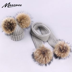 Parent-enfant Caps mignon infantile bébé pompon chapeau d'hiver écharpe ensembles véritable boule de fourrure naturelle casquettes mère enfants chaud tricoté chapeaux bonnets Y201024