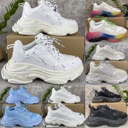 Designer de haute qualité Paris 17FW Chaussure de mode Triple S Sneaker Femmes Chaussures gris blanc noir Baskets pour hommes Chaussures de printemps Casual Balencaigas Daddy Shoes