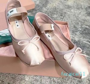 Paris Ballet Fashion Designer Chaussures de danse professionnelles 2023 Ballerines en satin mm Plate-forme Bowknot Bouche peu profonde Sandales plates pour femmes