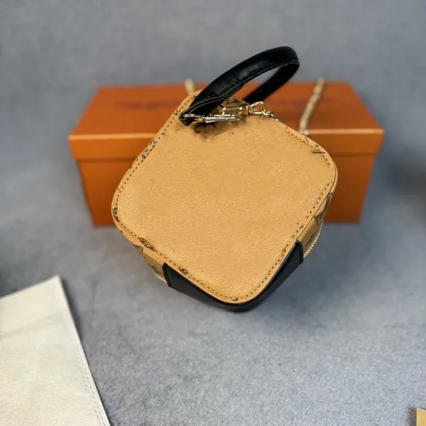 Pasteles de monedas de diseñador de París para niña con una cadena de bolsas de cuerpo cruzado de cadena de 14 cm Mini bolso Case Box Box Bolsa de llave muy linda con 3 colores y bolsas de moda de caja original