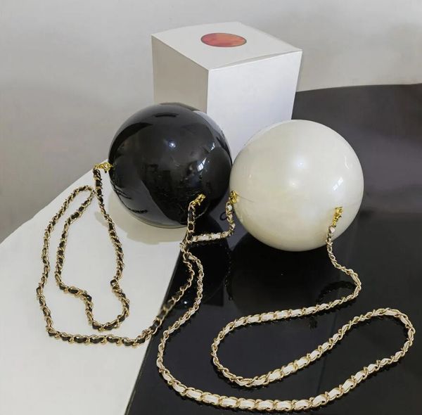 Paris Designer Accessoires de mode Femmes élégantes Sac boule de perles noires et blanches Pochette de rangement pour bijoux et cosmétiques avec boîte-cadeau