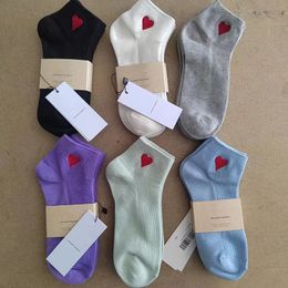 Paris amis chaussettes design Love chaussettes brodées chaussettes courtes homme et femme Chaussettes de couleur unie chaussettes d'été en coton évacuant la transpiration chaussettes respirantes