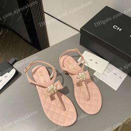Paris Designer Femmes Sandales confortables Elegant Summer Bow Sandals Ladies Channel Channel Camellia Outdoor Casual Sandales