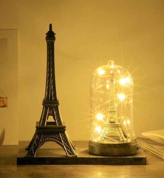 Craft de la Torre de París Eiffel With Light Creative Souvenir Model Table Miniaturas Adornos de escritorio Vintage Figurine Home Decor4731930