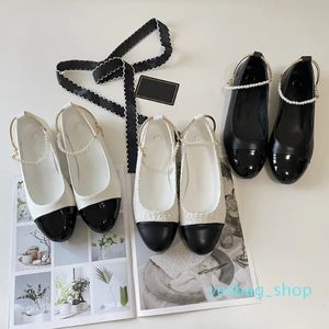 Parijse luxe ontwerper Flat Shoes Low Heel Damesmerk gewatteerde echte lederen balletschoenen rond hoofd damesjurk schoenenschepenschannel damesmode bruiloft