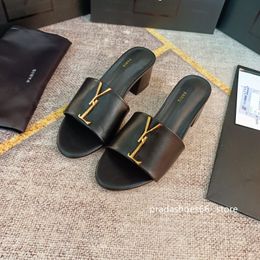 París Diseñador de lujo Mujer Sandalia 2023 Veranos Damas Ins Diseño Diapositivas Cartas de moda Zapatillas Puntas abiertas Mujer Casual Marcas Zapatilla vacaciones ys Zapato