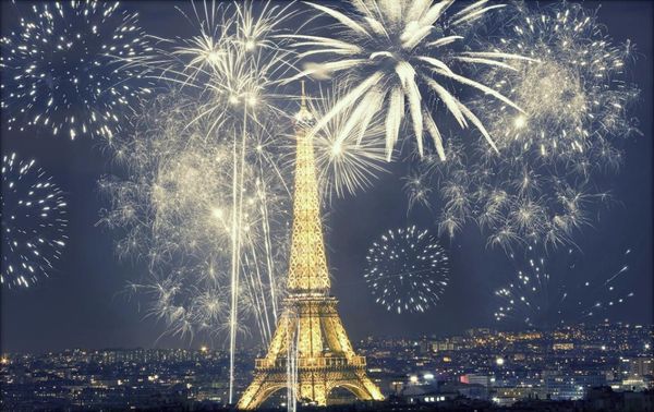 Fondo de Pografía de París Hermosa vista nocturna de la ciudad Fuegos artificiales brillantes Torre Eiffel de oro Fondo de boda romántico 10x8ft3886328