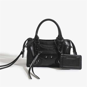 Parijs Klinknagel Locomotief ins Spicy Girl 2023 Geavanceerde Mode Draagkussen Eén Schouder Crossbody Tas Model 9236