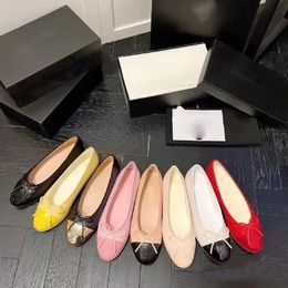 PARIS MUJER Ballet Flats Zapatos Generación de cuero Lambbs de cuero Toe Ballerina Flats Diseñadores de vestidos Papasines Sprend