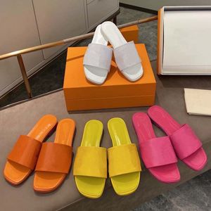 Paris Femmes Pantoufles Été Filles Plage Diapositives Top Qualité Tongs Mocassins Sexy Meilleures Pantoufles Brodées Grand Avec Boîte shoe008