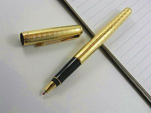 Escritura de metal Sonnet Golden Plate 0.5MM Nib Rollerball Pen