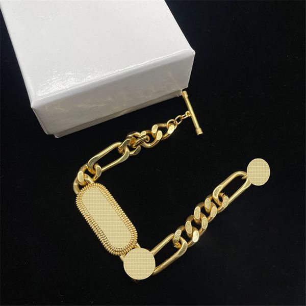 Particularidad Bobina Patrón Charm Pulseras Delicado OT Botón Diseño Pulseras para Lady Golden Figaro Chain Jewelry