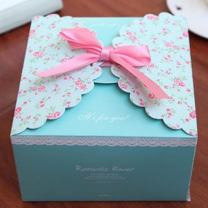 Boîte-cadeau de fête de Noël avec nœud papillon, boîte de faveur de bonbons de mariage romantique, boîte-cadeau en papier kraft personnalisée, boîtes en carton de fleurs de dessin animé, emballage cadeau d'événement