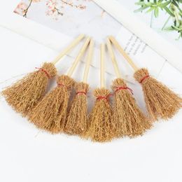 Party Decoration 10/20 stcs Mini Straw Broom Furniture Model Doll House Game Toy Funny Miniature Accessories Tiny Pretend Play
