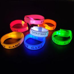 Decoración de fiesta 100 unids Color sólido liso Nylon Light Up Pulsera Resplandor en pulseras LED oscuras para correr eventos Festival