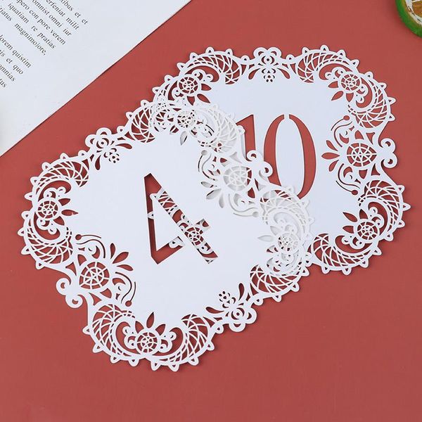 Décoration de fête 10pcs / ensemble Numéros de table 1-10 11-20 Mini Pearl Paper Laser Cut Number Cards for Weddings Banquet Wedding