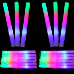 Décoration de fête 12 15 24 30 60 90 pièces bâtons lumineux RGB LED lumières dans la lumière fluorescente sombre pour le festival de concert de mariage 237v