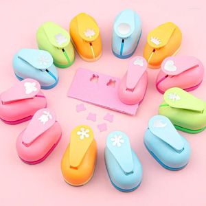 Décoration de fête 1pcs taille moyenne diy maker artisan art trou punch papier shaper puncher kids scrapbooking forme au hasard