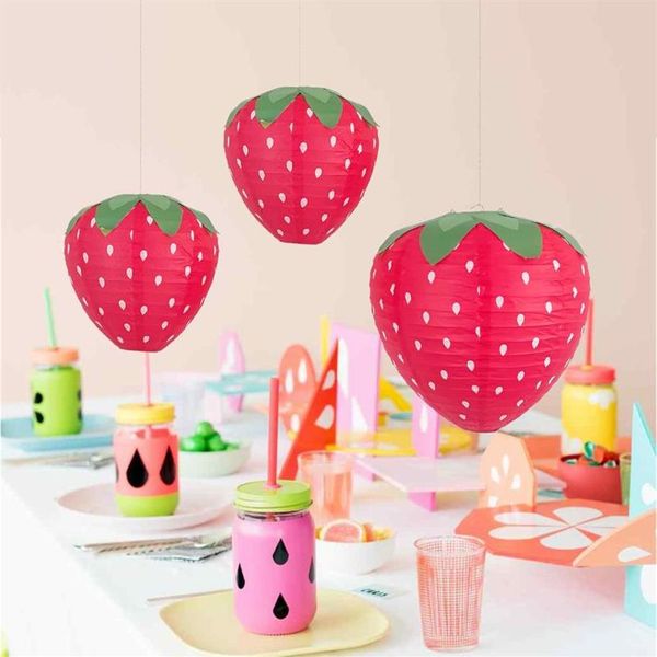 Décoration de fête 1 pièces lanternes en papier en forme de fraise décor d'anniversaire suspendu 3D ornement toile de fond bébé douche Garden265v