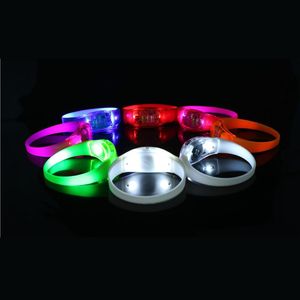 Décoration de fête 2023 Logo personnalisé LED Bracelet lumineux LED Vibration sonore Fournitures d'événement d'anniversaire Cadeau de danse de mariage