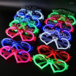 Party Decoratie 2024 Love Heart Gloeiende bril Verlichte bril van de bril Kostuum Accessoire Cosplay Led Toys voor volwassenen Kinderen Glow Year