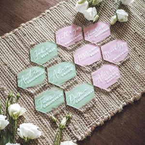 Décoration de fête 20pcs Noms de carte de lieu en acrylique hexagone clair pour décor d'événement de mariage Cartes de nom d'invité vierges Paramètres de table